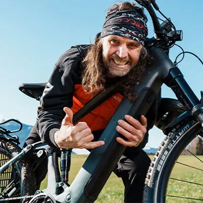 Thomas Huber poses with his corratec Huberbuam bike