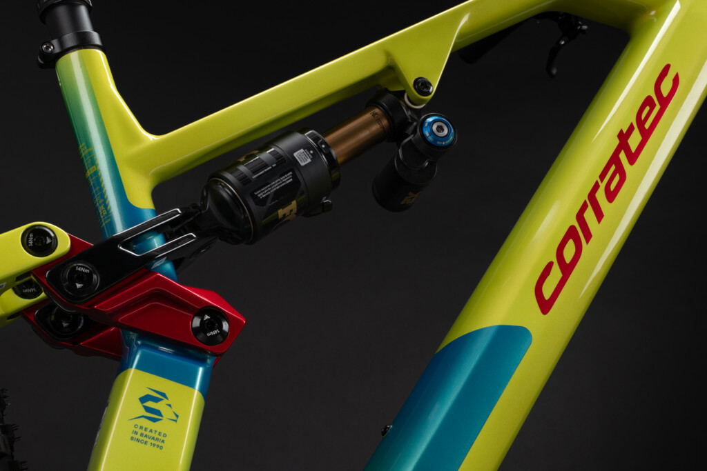 Artikelbild 2 des Artikels “E-Power RS C Factory Light Green, Light Blue, Red | S“