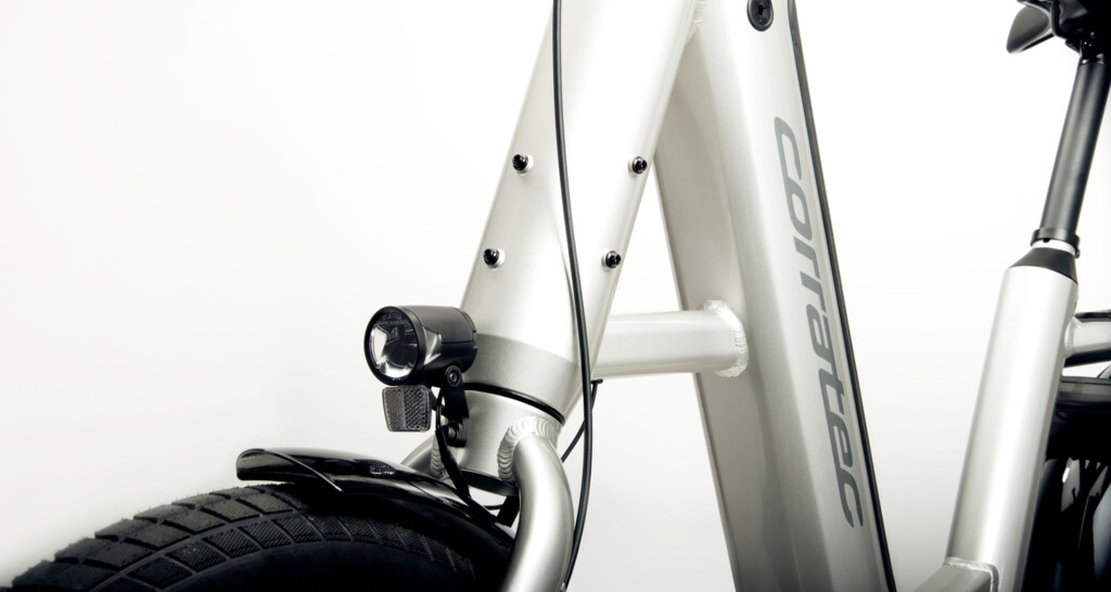 Product image 3 of the product “Life S P6 Silver, Red | uni”