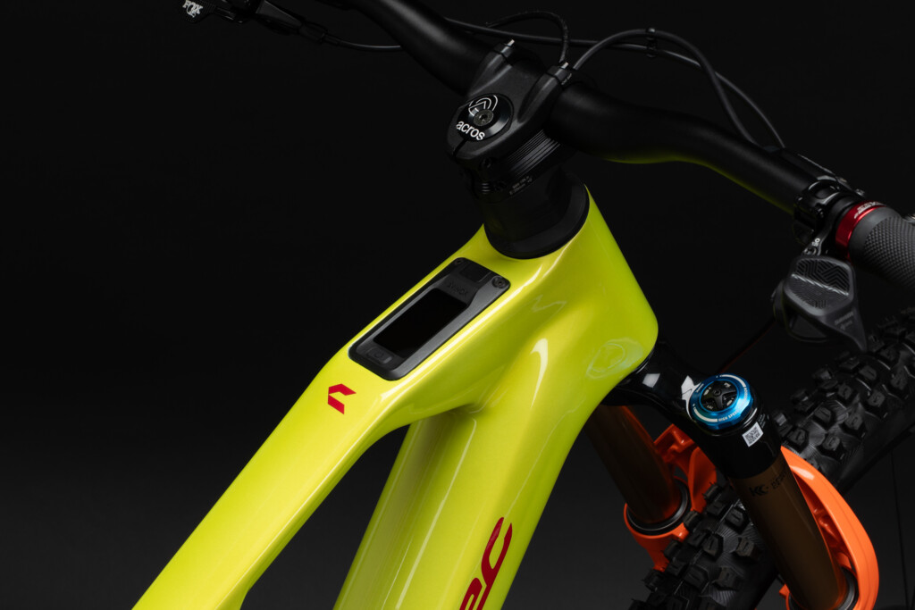 Artikelbild 5 des Artikels “E-Power RS C Factory Light Green, Light Blue, Red | S“
