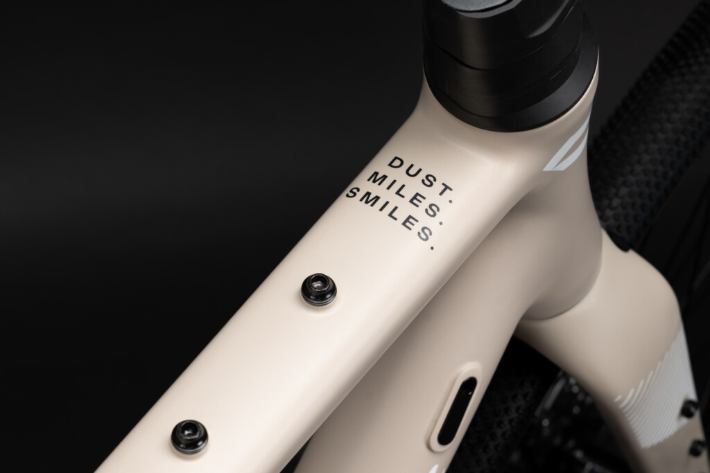 Product image 5 of the product “Allroad A2 Dark Beige, White, Black | 46”